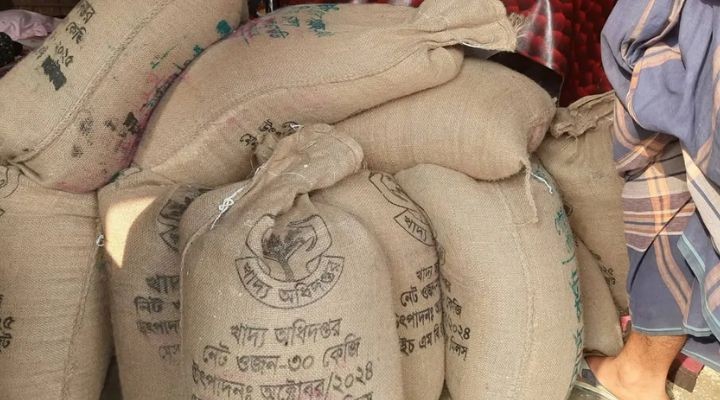 ঈশ্বরগঞ্জে খাদ্যবান্ধব কর্মসূচির ১৪ বস্তা চাল জব্দ